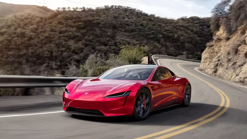 Прототип Tesla Roadster на испытаниях