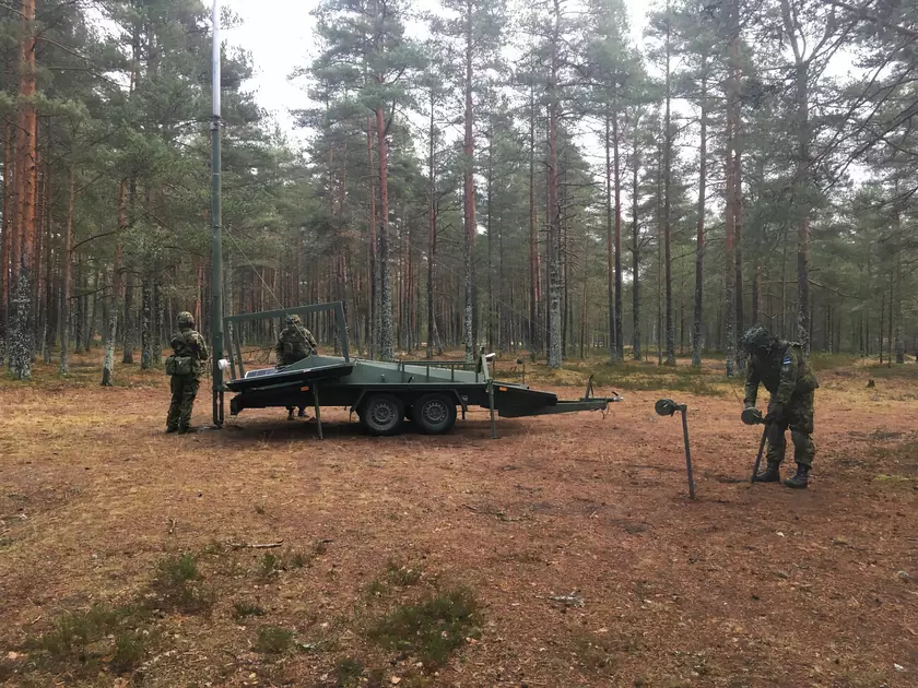 Rheinmetall поставляет Украине мобильные разведывательные системи SurveilSPIRE с камерами ночного видения и встроенными автономными БПЛА