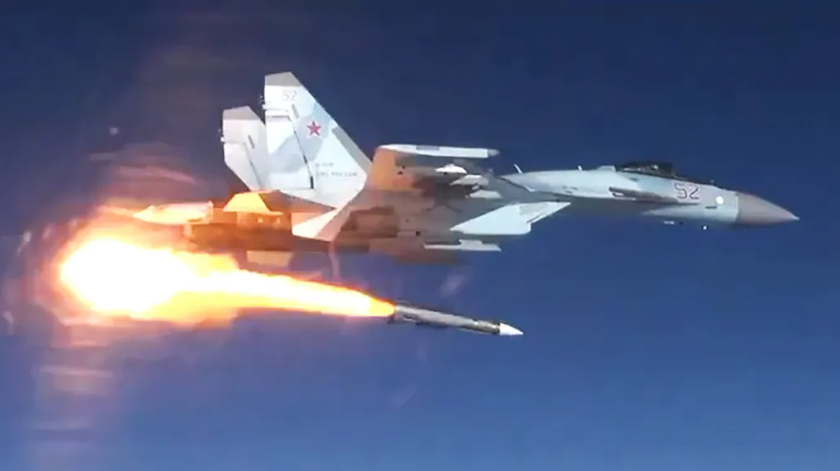 Раскрытие деталей: Запуск управляемой ракеты Р-37М с истребителя Су-35С