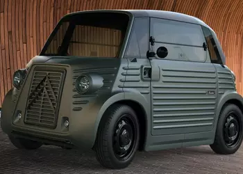 Atelier Caselani has created a new kit to transform the Citroen Ami into a 1947 Citroen HY