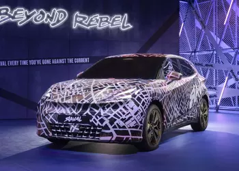 Cupra unveiled the electric hatchback Raval in camouflage
