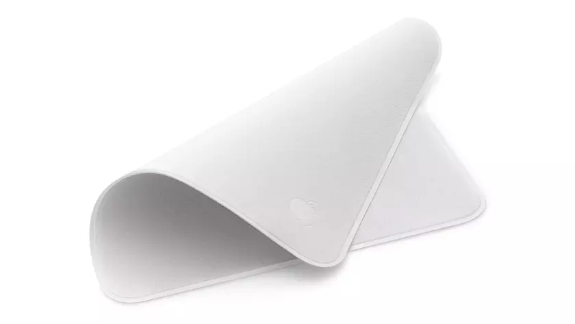 Запасы новаторской "полировочной салфетки" от Apple распроданы аж до ноября