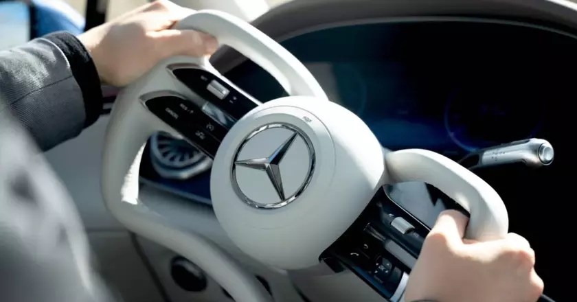 Обновлённый электромобиль Mercedes-Benz EQS 580
