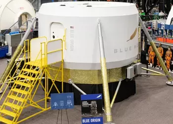 Blue Origin передала NASA тренировочный прототип лунного посадочного аппарата для миссий Artemis