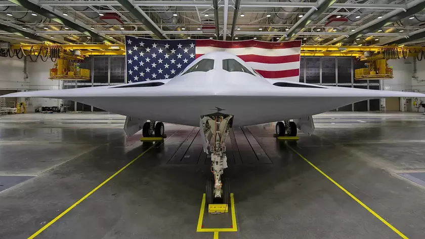 Ядерный бомбардировщик B-21 Raider мог бы управлять беспилотниками, которые создают для истребителей пятого и шестого поколений