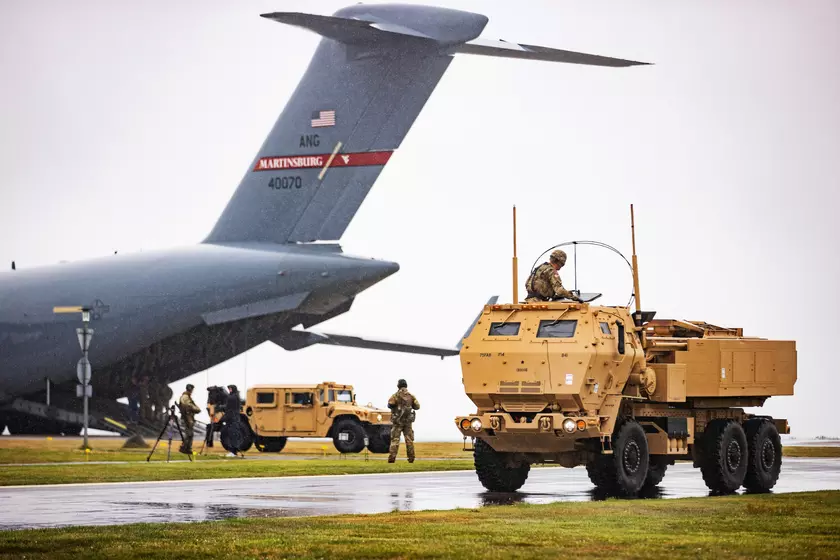 Боеприпасы для HIMARS, ракеты GLSDB, ЗРК Hawk, БПЛА Puma, ПЗРК Jevelin и мины Claymore: США объявили о новом пакете военной помощи для Украины на сумму $2 200 000 000