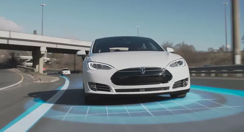 Впервые в Европе: полный автопилот Tesla протестировали на киевских трассах