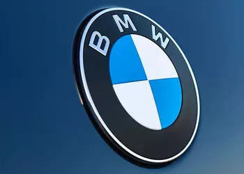 BMW показала обновленную эмблему и почти никто этого не заметил