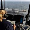 Le porte-avions HMS Queen Elizabeth, transportant des chasseurs de cinquième génération F-35 Lightning II, a mené avec succès une série de missions de frappe simulées au large des côtes norvégiennes.-22