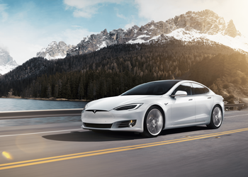Tesla Model S стала первым в мире электрокаром с дальностью хода более 643 км по рейтингу EPA