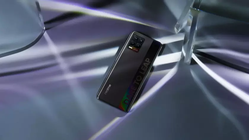 Старт продаж Realme 8 в Украине: AMOLED-дисплей, чип MediaTek Helio G95, аккумулятор на 5000 мАч, NFC и акционный ценник в 6999 грн
