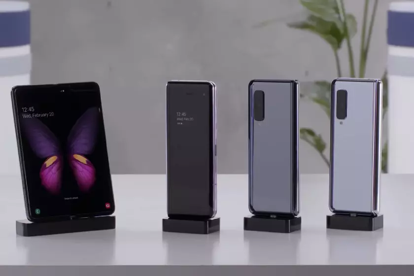 Гибкий смартфон Samsung Galaxy Fold все-таки приедет в Украину. От 60 до 80 тысяч гривен?