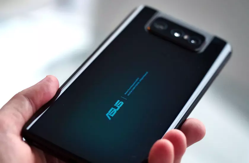 ASUS готовит компактный флагман Zenfone Mini