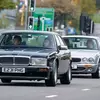 Мініатюра світлофора на тлі Jaguar XJ40
