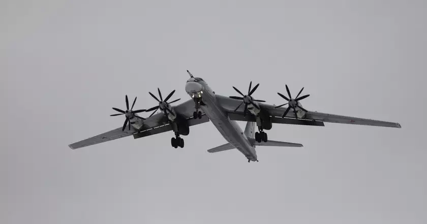 Массированные удары по аэродромам и военным базам заставляют россию маскировать ядерные бомбардировщики Ту-95МС