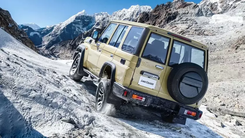 Обновленный внедорожник Toyota Land Cruiser 70