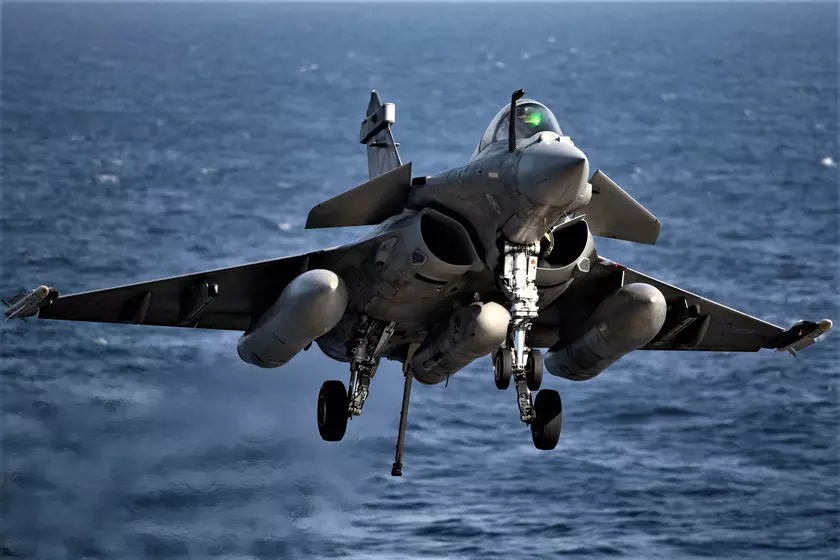 Франция может отказаться от истребителей Rafale M, которые способны нести ракеты ASMP-A с ядерными боеголовками