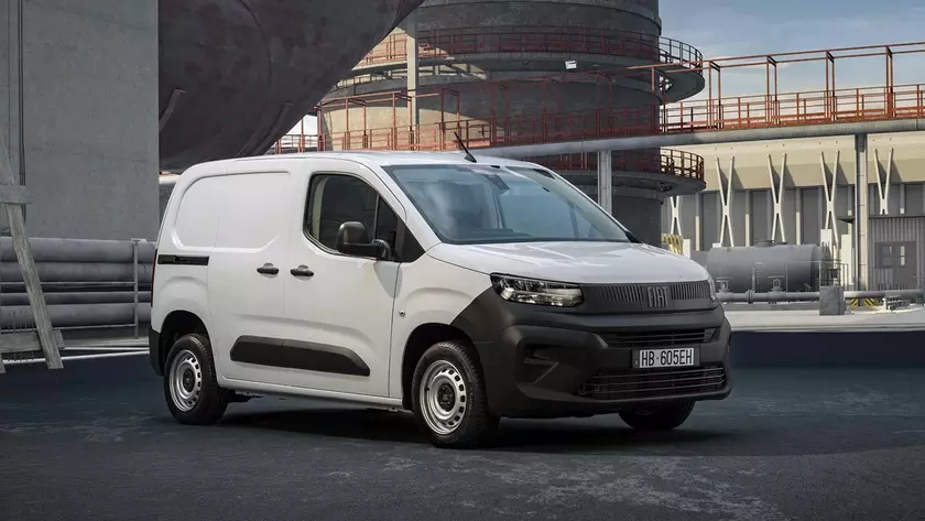 Новый фургон Fiat Doblò EasyPRO белого цвета