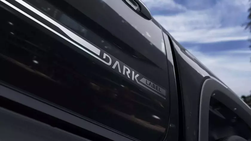 Новый пикап Volkswagen Amarok Dark Label 2026 в черном цвете