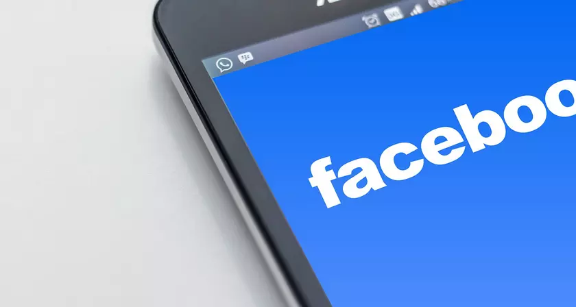Повеяло серьезным скандалом: Facebook назвал темнокожих мужчин приматами