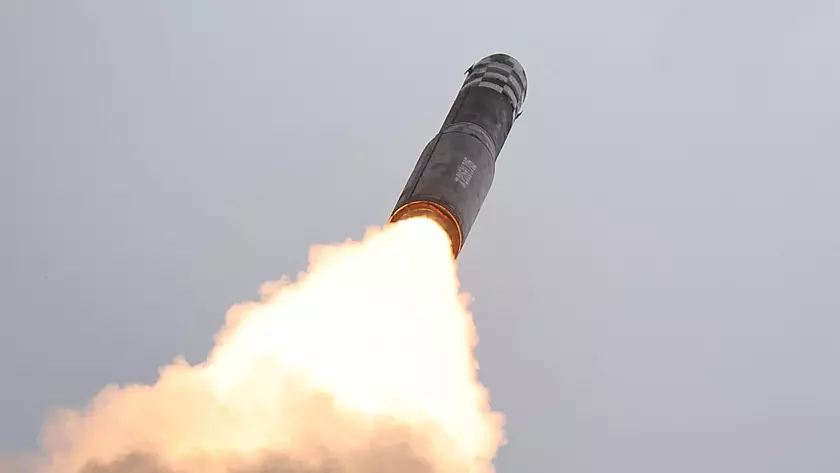 Успешный тест: Ракета Hwasong-18 демонстрирует новые возможности