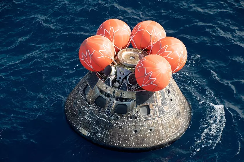 Капсула Orion в Тихом океане