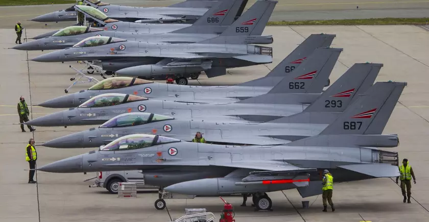 СМИ: Норвегия собирается отправить Украине 22 истребителя F-16 Fighting Falcon, а также двигателя и тренажёры для них