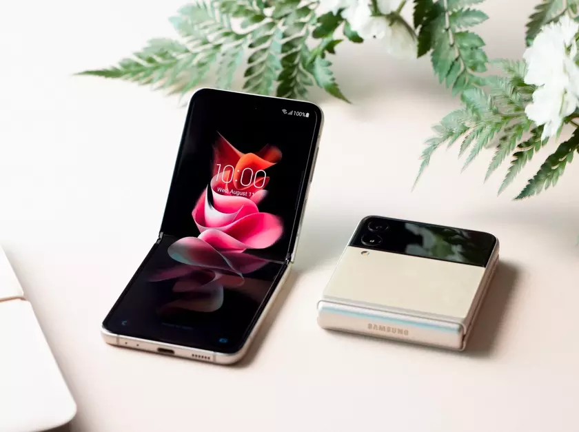 Samsung заняла почти весь рынок сгибаемых смартфонов, а Galaxy Z Flip 3 в разы популярнее, чем Galaxy Z Fold 3