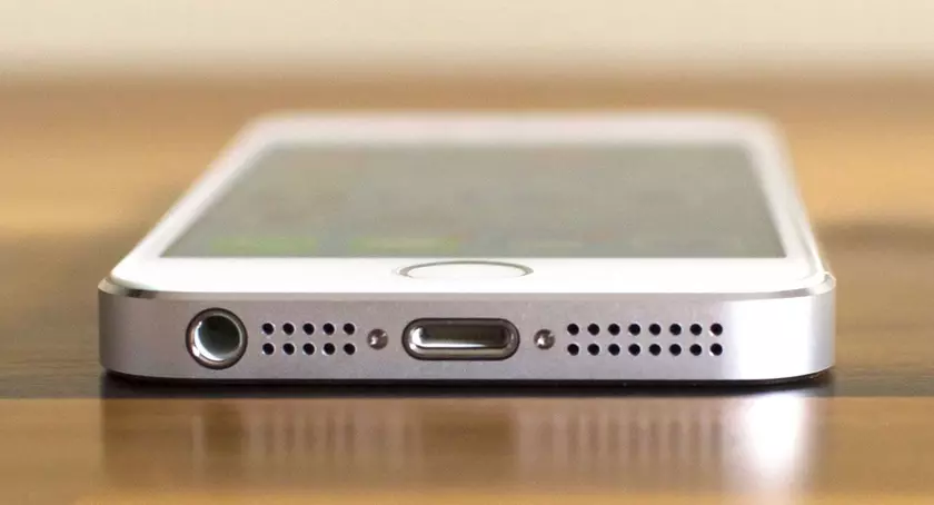 iPhone 5s: Redefining Technology with a Touch of Elegance