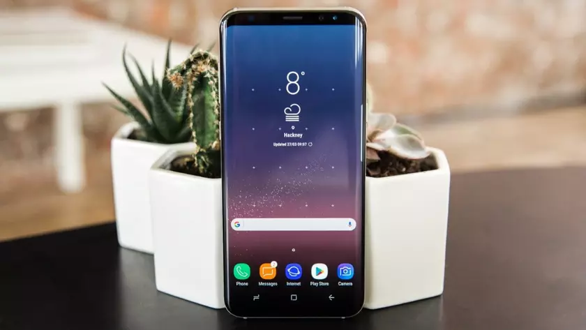 Samsung может вернуть своим смартфонам рамки, но они станут съемными