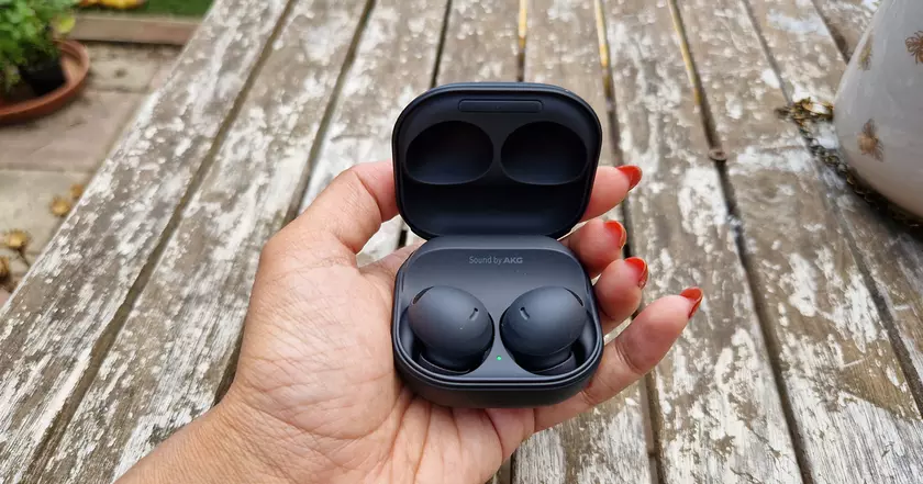 Новая функция Galaxy Buds: Samsung Music через жест прикосновения