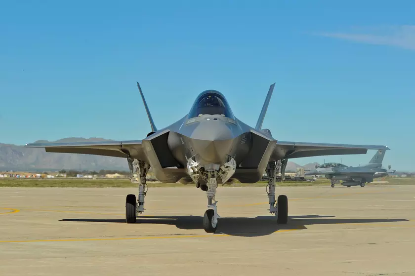 F-35 Lightning II захватывает Европу – американский истребитель пятого поколения почти выиграл конкуренцию у Rafale, Gripen, и Eurofighter
