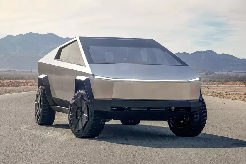 С опозданием на 2 года: Tesla выпустила первый Cybertruck