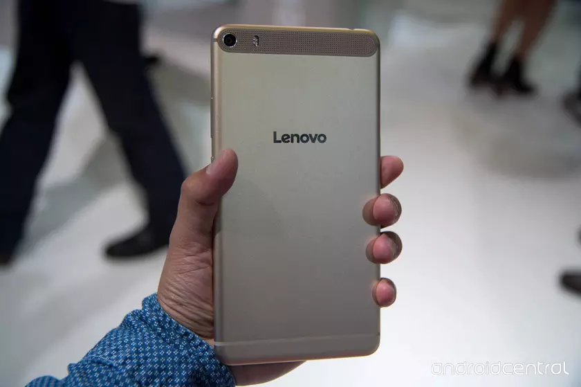 Полноценный безрамочный флагман Lenovo получил название и новый постер