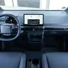 Миниатюра экстерьера Kia PV5 WAV во время ветреной погоды
