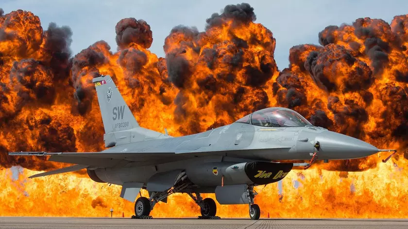 Поставки Украине американских истребителей F-16 Fighting Falcon займут 18 месяцев