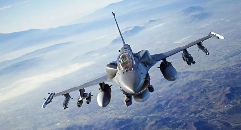 Взгляд на F-16: Детали и Особенности