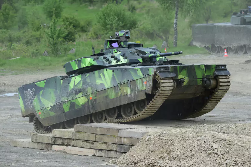Контракт на 1 700 000 000 евро: Словакия покупает у Швеции 152 БМП CV90 MkIV с 35-мм пушками
