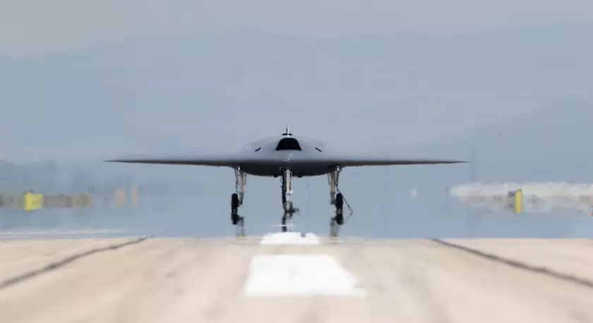 Турецкий дрон ANKA-3, который напоминает ядерный бомбардировщик B-2 Spirit, проходит рулёжные испытания