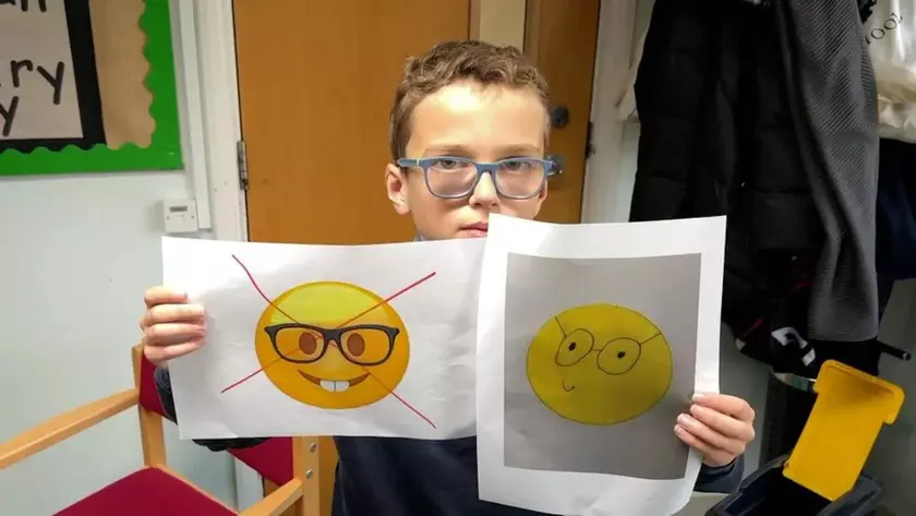 10-летний мальчик просит Apple изменить эмодзи в очках — он считает его оскорбительным