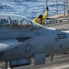 USS Gerald R. Ford, le plus grand porte-avions du monde, qui a coûté plus de 13 milliards de dollars, avec des chasseurs F/A-18 Super Hornet en patrouille dans la mer Adriatique.-7