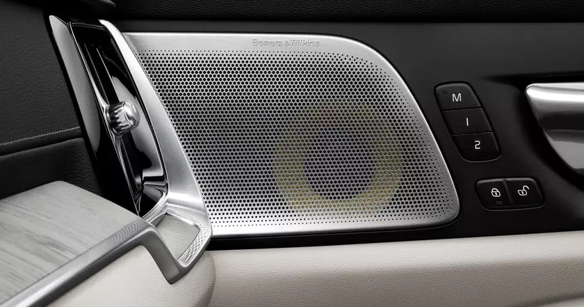 Погружение в звук: динамик Bowers & Wilkins в Volvo S60