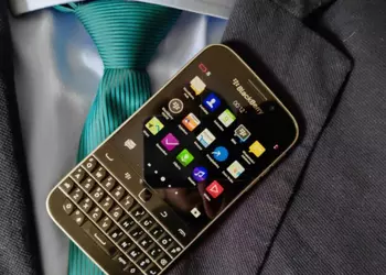 Пока не было iPhone: вышел трейлер фильма «BlackBerry» о легендарном производителе кнопочных телефонов