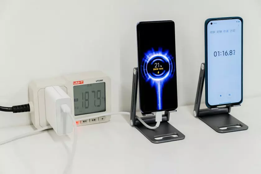 Xiaomi будет замедлять зарядку в смартфонах при замене аккумулятора