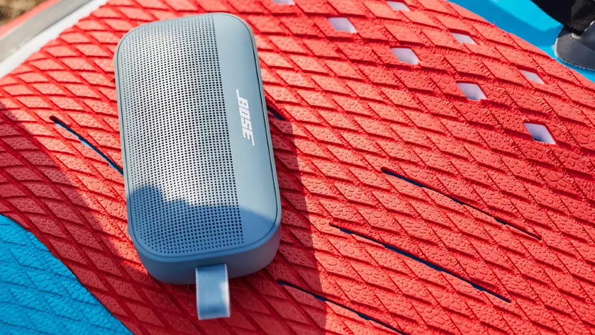 Скидка $20: Bose Soundlink Flex с защитой IP67 и автономностью до 12 часов доступна на Amazon по акционной цене