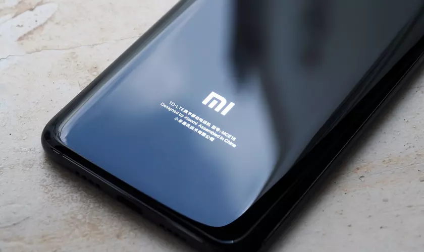 Двухэкранный смартфон Xiaomi получит SoC Snapdragon 8150 и тройную камеру