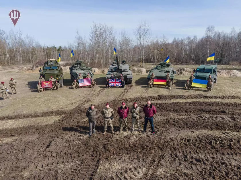 Украинские десантники получили на вооружение британские танки Challenger 2, американские БМП Stryker и немецкие БМП Marder