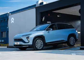 Nio установила рекорд по суточному числу замен батарей электромобилей