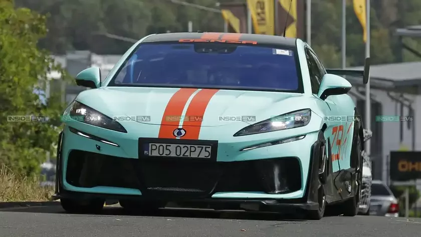 Прототип Denza Z9 GT Xtreme на тестах