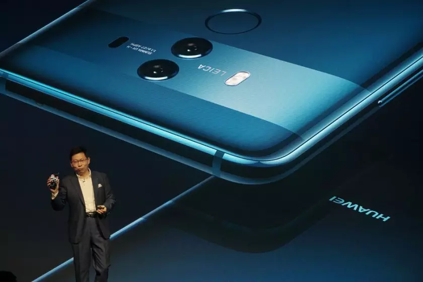 Huawei работает над созданием смартфона с гибким дисплеем
